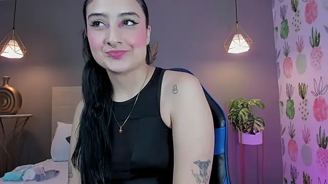 Snapshot of emma_hiltonn_ chatting on May 27, 2026, 2:19 am emma hiltonn online show from May 27, 2026, 2:19 am