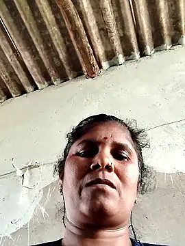 Snapshot of Hot_di97 chatting on June 1, 2026, 8:49 am Hot di97 online show from June 1, 2026, 8:49 am