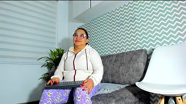 nailon karol11 online show from July 22, 2026, 11:51 pm
