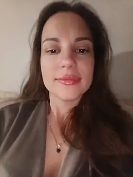 Snapshot of She-Moon chatting on May 28, 2026, 6:49 pm She-Moon online show from May 28, 2026, 6:49 pm