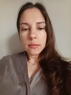 Snapshot of She-Moon chatting on June 3, 2026, 5:54 am She-Moon online show from June 3, 2026, 5:54 am