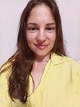Snapshot of She-Moon chatting on June 9, 2026, 5:46 pm She-Moon online show from June 9, 2026, 5:46 pm