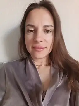 Snapshot of She-Moon chatting on June 11, 2026, 5:27 am She-Moon online show from June 11, 2026, 5:27 am