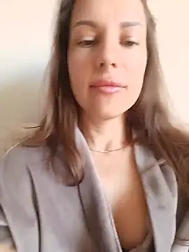 She-Moon online show from June 27, 2026, 6:40 am