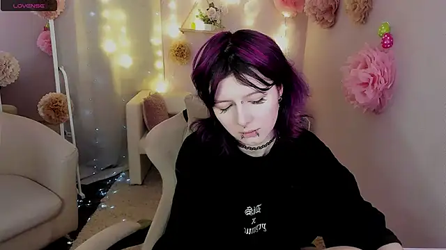 Ashley Veil online show from April 25, 2026, 9:01 pm
