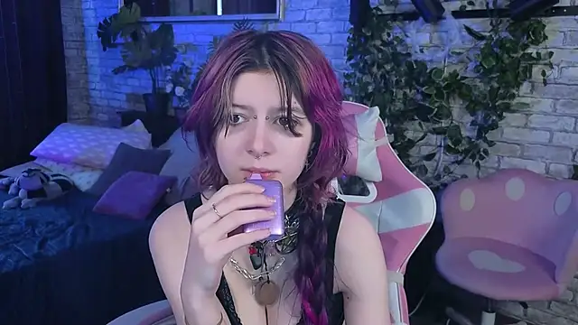 Ashley Veil online show from May 26, 2026, 1:29 pm