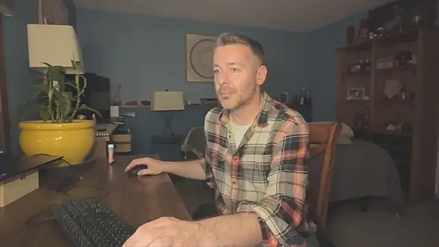 chrisw8140 online show from May 1, 2026, 4:39 am