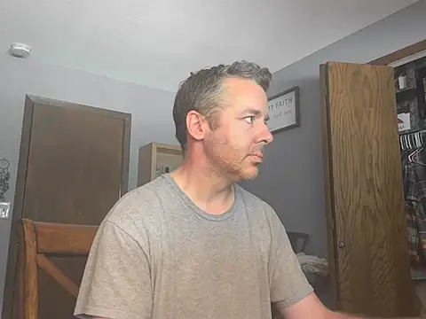 chrisw8140 online show from July 9, 2026, 8:13 pm