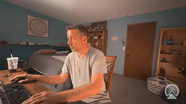 chrisw8140 online show from July 20, 2026, 5:00 am