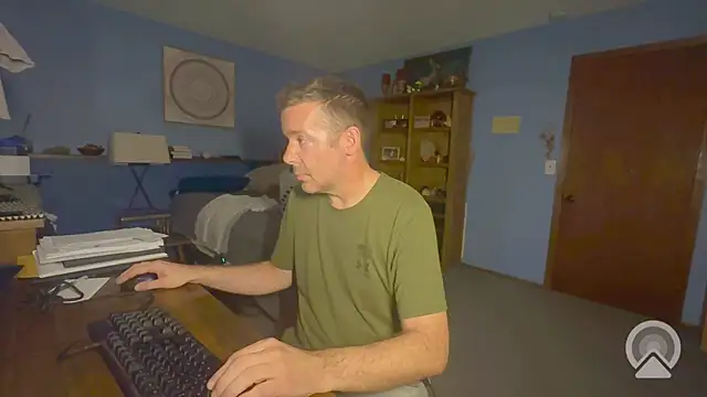 chrisw8140 online show from August 4, 2026, 7:11 am