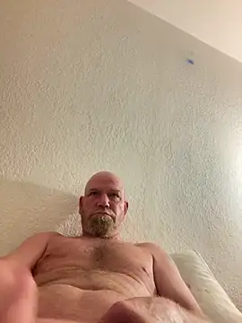 sofnhornyforu online show from May 5, 2026, 3:58 am
