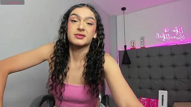 scarletcherry18 online show from July 17, 2026, 3:13 am