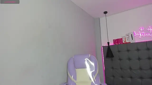 scarletcherry18 online show from July 29, 2026, 4:43 am