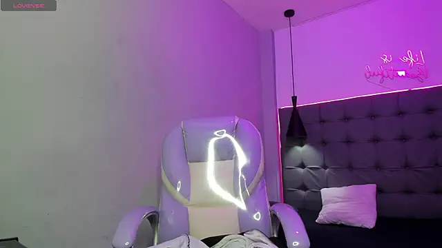 scarletcherry18 online show from August 3, 2026, 4:11 am