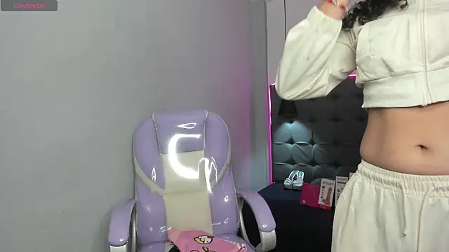 scarletcherry18 online show from August 5, 2026, 3:53 am