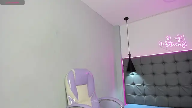 scarletcherry18 online show from August 7, 2026, 3:41 am