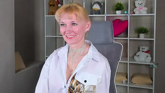 Julie Lucas online show from April 6, 2026, 12:19 am