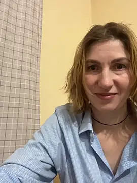 Snapshot of _Crystal_2 chatting on February 4, 2026, 9:20 pm Crystal 2 online show from February 4, 2026, 9:20 pm