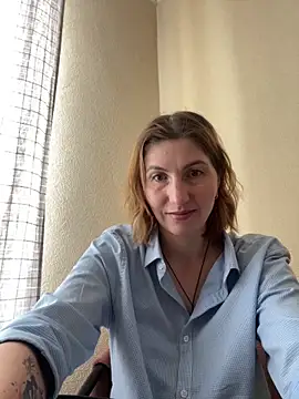 Snapshot of _Crystal_2 chatting on February 5, 2026, 9:25 am Crystal 2 online show from February 5, 2026, 9:25 am