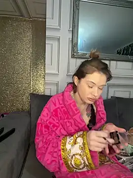 Demi Lovex online show from February 6, 2026, 7:34 am