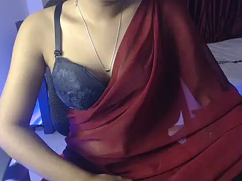 SobnamHot online show from May 5, 2026, 5:54 pm