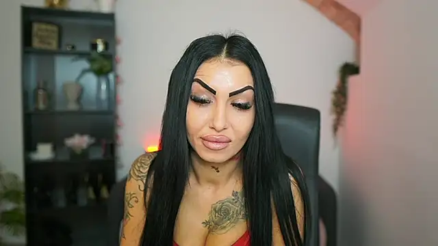Snapshot of Latinella_ chatting on January 13, 2026, 7:41 pm Latinella online show from January 13, 2026, 7:41 pm