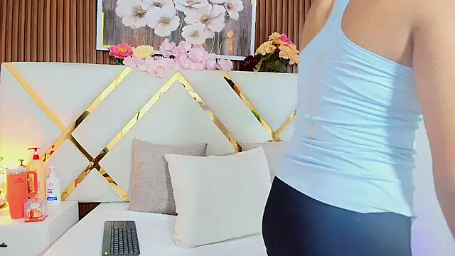 Real virgin Pussy online show from August 6, 2026, 8:11 pm