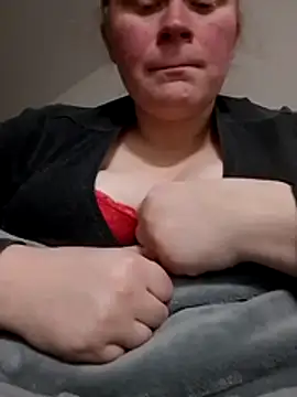 Linchen24857 online show from February 4, 2026, 8:03 pm