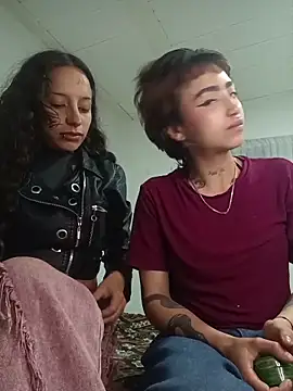 AlexxaAndRileyy online show from May 1, 2026, 3:11 am