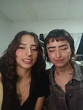 AlexxaAndRileyy online show from May 8, 2026, 4:18 am