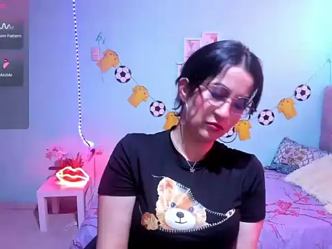 Snapshot of talia_mystic chatting on June 25, 2026, 12:53 pm talia mystic online show from June 25, 2026, 12:53 pm