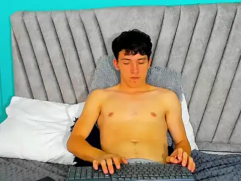 SamBoycash  online show from February 3, 2026, 8:25 pm