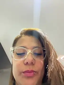 Pretty  Milf online show from June 21, 2026, 4:53 pm