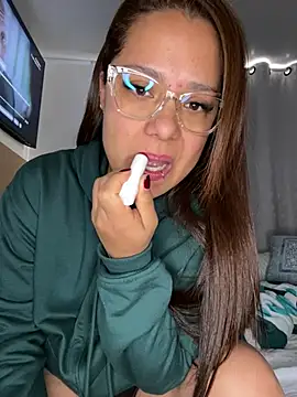 Pretty  Milf online show from June 29, 2026, 3:23 pm