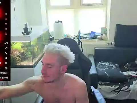 Rayzel White online show from April 30, 2026, 12:11 pm