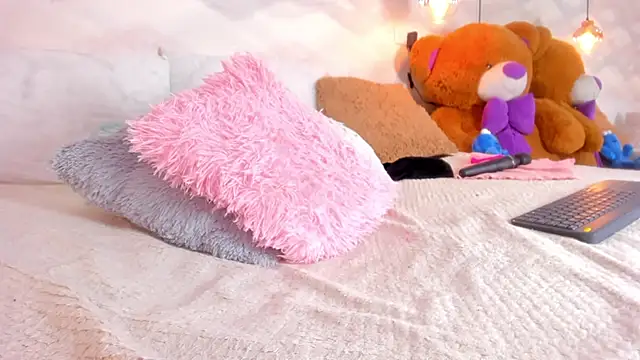 Snapshot of tiarha_18 chatting on February 3, 2026, 6:40 am tiarha 18 online show from February 3, 2026, 6:40 am