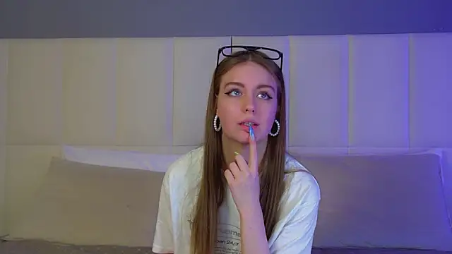 SofiaSarvain online show from February 24, 2026, 6:28 pm