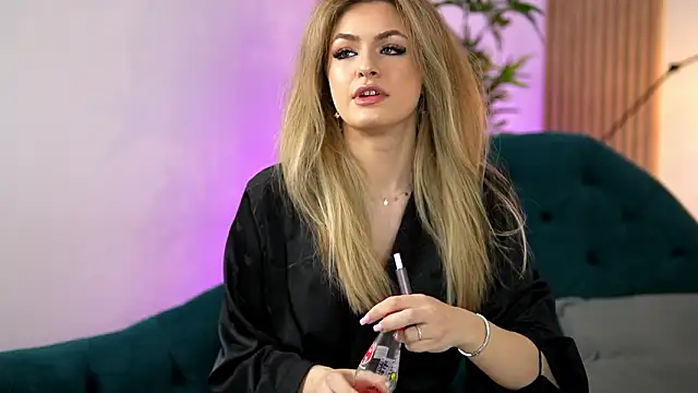 NayaQuinn online show from February 20, 2026, 8:09 pm