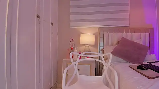 isabela  x online show from February 12, 2026, 11:44 pm