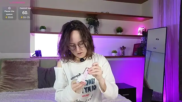 PorshaFluellen online show from February 5, 2026, 1:10 am