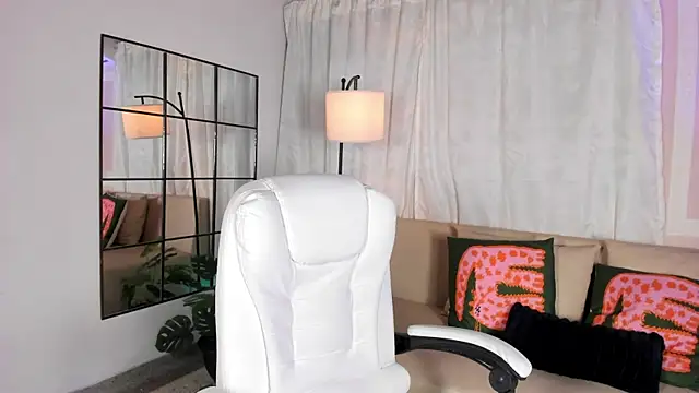 liaamoon  online show from June 17, 2026, 12:18 pm