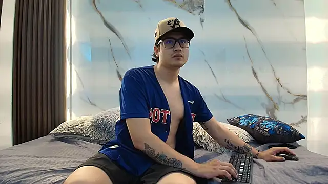 Danner Alaia online show from January 15, 2026, 7:50 pm