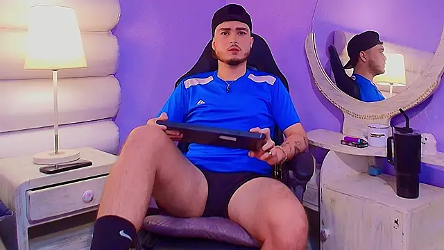 Salvattore Muller online show from February 3, 2026, 2:53 am