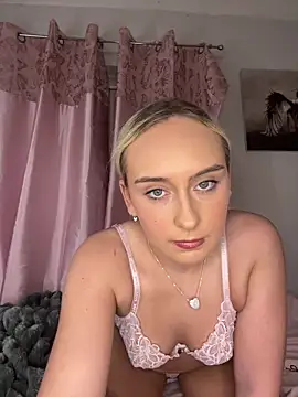 Scarletbx online show from February 5, 2026, 10:47 pm