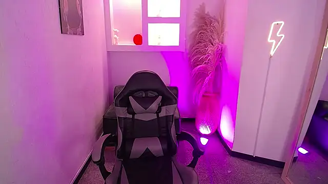 melodyy as online show from February 18, 2026, 12:34 pm