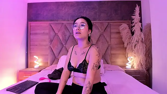 AnaiaClarck online show from June 1, 2026, 3:19 am