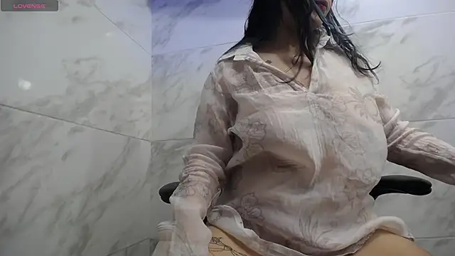 jasmine700141 online show from May 7, 2026, 7:19 pm