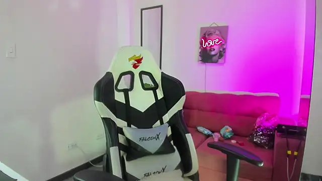 Xiomara as online show from March 19, 2026, 1:15 pm