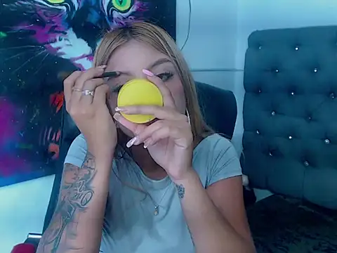 SashaBlondeLatin online show from May 9, 2026, 2:22 pm
