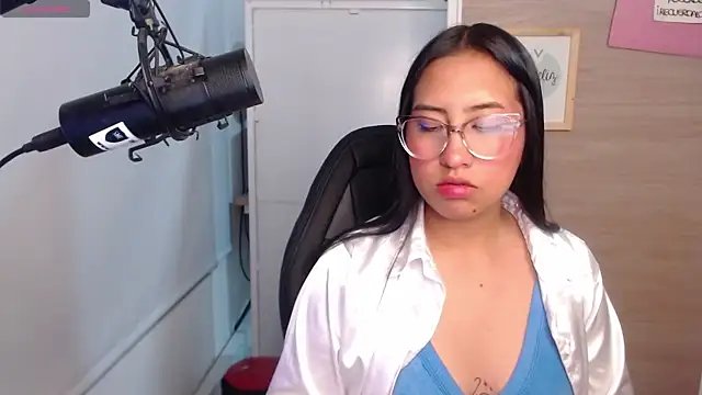 Nina Polet  online show from February 6, 2026, 4:06 am